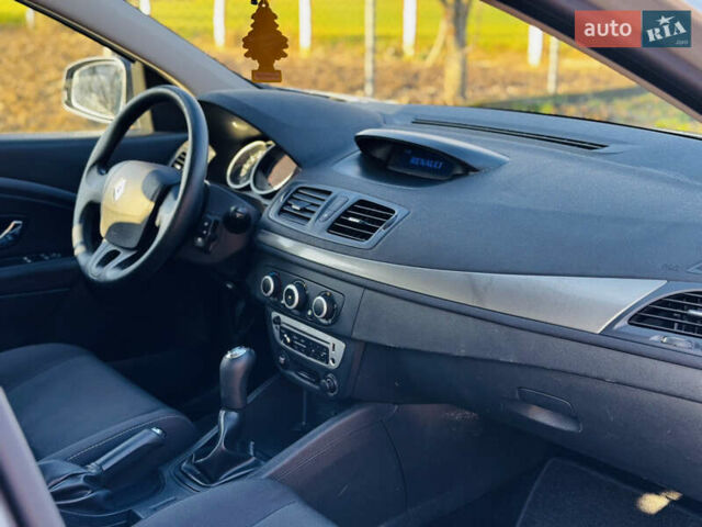 Сірий Рено Меган, об'ємом двигуна 1.6 л та пробігом 280 тис. км за 7150 $, фото 35 на Automoto.ua