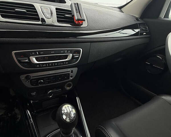 Сірий Рено Меган, об'ємом двигуна 1.5 л та пробігом 231 тис. км за 8650 $, фото 23 на Automoto.ua