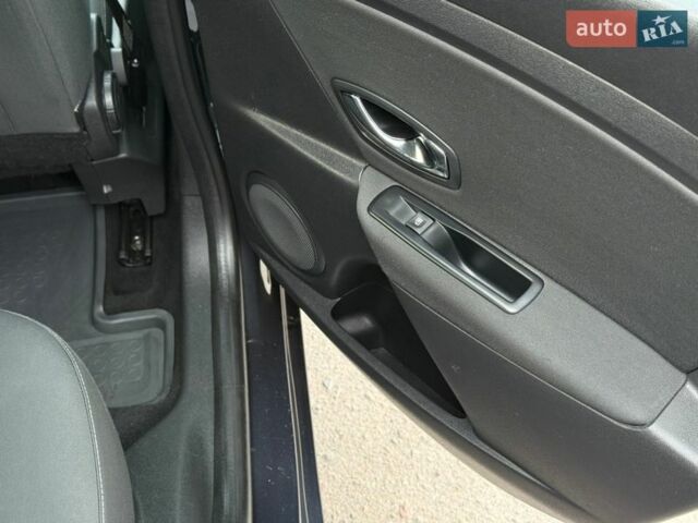 Серый Рено Меган, объемом двигателя 1.6 л и пробегом 235 тыс. км за 7850 $, фото 45 на Automoto.ua