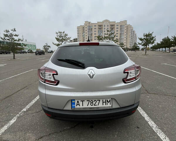 Серый Рено Меган, объемом двигателя 1.46 л и пробегом 360 тыс. км за 7000 $, фото 3 на Automoto.ua