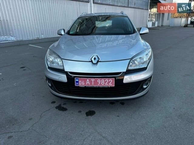 Серый Рено Меган, объемом двигателя 1.6 л и пробегом 206 тыс. км за 8199 $, фото 8 на Automoto.ua