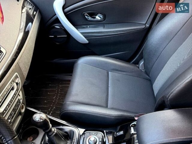 Сірий Рено Меган, об'ємом двигуна 1.5 л та пробігом 225 тис. км за 9700 $, фото 17 на Automoto.ua