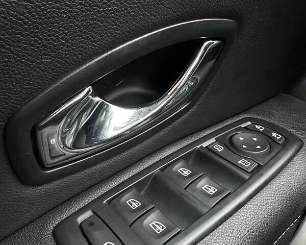 Серый Рено Меган, объемом двигателя 1.46 л и пробегом 289 тыс. км за 7999 $, фото 28 на Automoto.ua