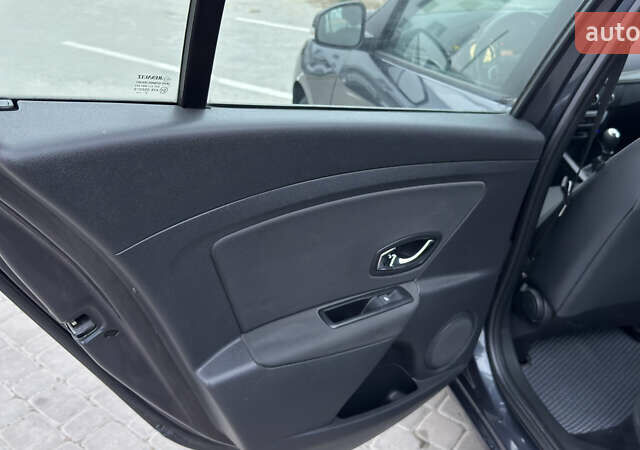 Серый Рено Меган, объемом двигателя 1.46 л и пробегом 183 тыс. км за 8450 $, фото 79 на Automoto.ua