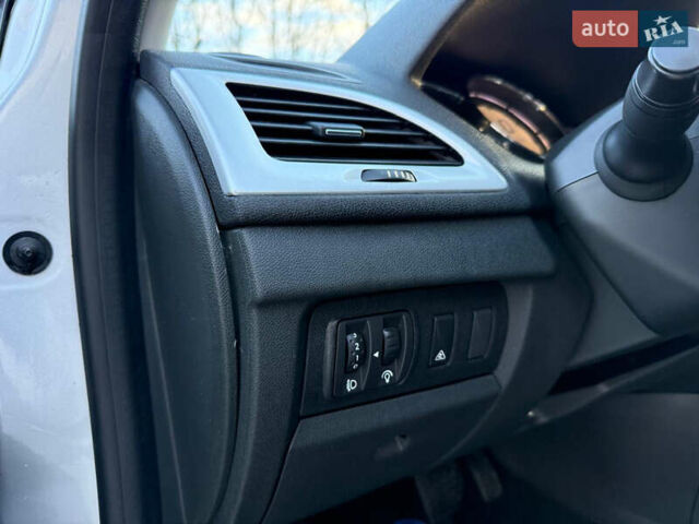 Серый Рено Меган, объемом двигателя 1.5 л и пробегом 184 тыс. км за 7500 $, фото 27 на Automoto.ua