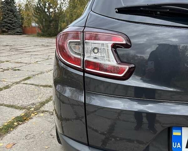 Сірий Рено Меган, об'ємом двигуна 1.46 л та пробігом 215 тис. км за 10300 $, фото 44 на Automoto.ua