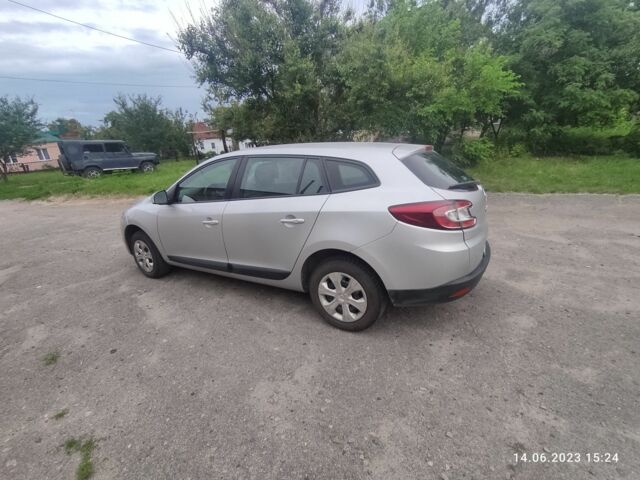 Рено Меган 2012 в Ужгороде на Automoto.ua Серый Рено Меган, объемом двигателя 1.5 л и пробегом 280 тыс. км за 7400 $, фото 2 на Automoto.ua