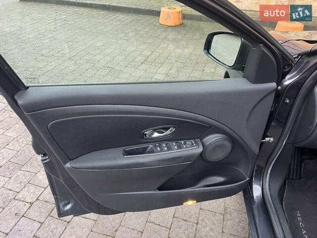 Серый Рено Меган, объемом двигателя 1.5 л и пробегом 210 тыс. км за 8300 $, фото 16 на Automoto.ua