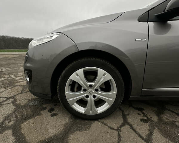 Серый Рено Меган, объемом двигателя 1.5 л и пробегом 229 тыс. км за 9200 $, фото 21 на Automoto.ua