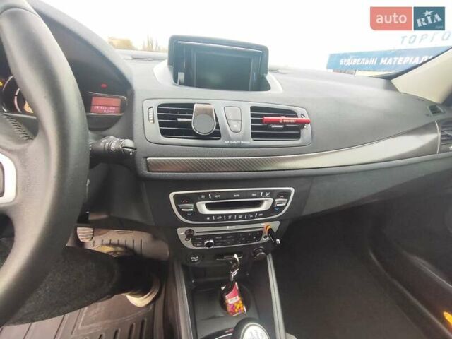 Сірий Рено Меган, об'ємом двигуна 1.46 л та пробігом 241 тис. км за 7800 $, фото 17 на Automoto.ua
