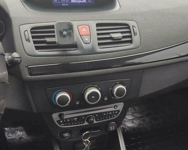 Сірий Рено Меган, об'ємом двигуна 1.5 л та пробігом 258 тис. км за 7300 $, фото 2 на Automoto.ua