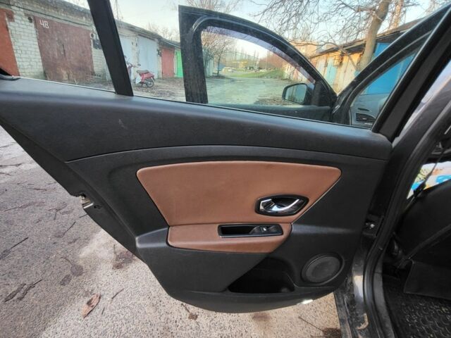 Сірий Рено Меган, об'ємом двигуна 1.5 л та пробігом 175 тис. км за 8000 $, фото 6 на Automoto.ua