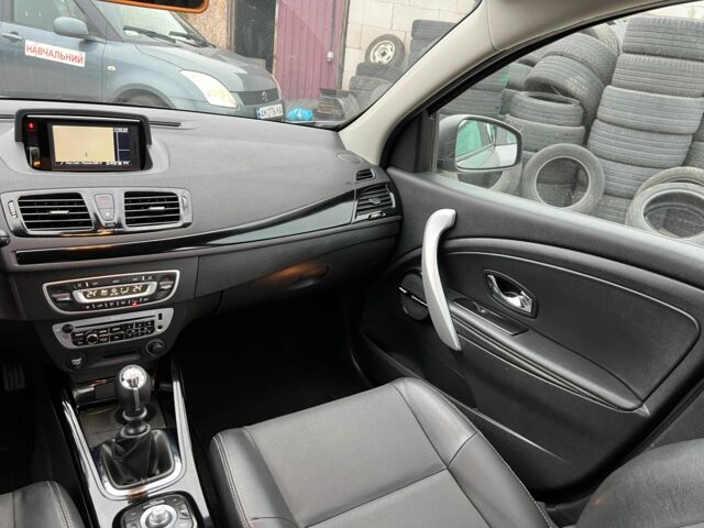 Рено Меган 2012 в Житомире на Automoto.ua Серый Рено Меган, объемом двигателя 1.5 л и пробегом 224 тыс. км за 8300 $, фото 13 на Automoto.ua