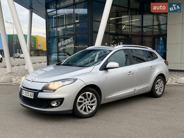 Рено Меган 2012 в Киеве на Automoto.ua Серый Рено Меган, объемом двигателя 1.5 л и пробегом 321 тыс. км за 7550 $, фото 9 на Automoto.ua