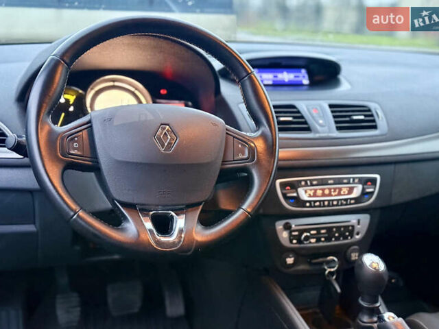 Сірий Рено Меган, об'ємом двигуна 1.6 л та пробігом 243 тис. км за 7499 $, фото 2 на Automoto.ua