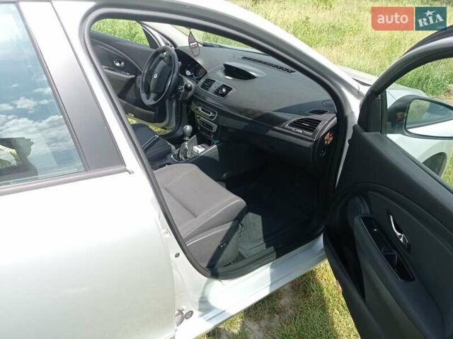 Сірий Рено Меган, об'ємом двигуна 1.2 л та пробігом 179 тис. км за 8250 $, фото 13 на Automoto.ua