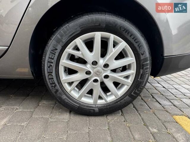 Серый Рено Меган, объемом двигателя 1.46 л и пробегом 233 тыс. км за 9800 $, фото 24 на Automoto.ua
