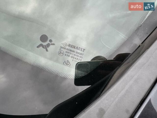 Серый Рено Меган, объемом двигателя 1.5 л и пробегом 210 тыс. км за 9850 $, фото 9 на Automoto.ua
