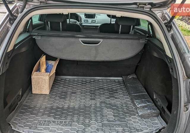 Серый Рено Меган, объемом двигателя 1.46 л и пробегом 225 тыс. км за 8500 $, фото 3 на Automoto.ua