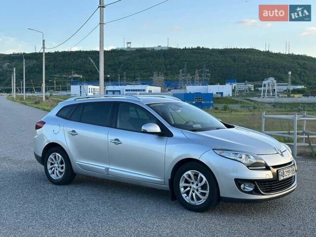 Рено Меган 2013 в Виннице на Automoto.ua Серый Рено Меган, объемом двигателя 1.46 л и пробегом 270 тыс. км за 7800 $, фото 5 на Automoto.ua