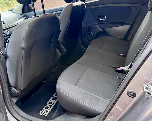 Сірий Рено Меган, об'ємом двигуна 1.46 л та пробігом 254 тис. км за 8900 $, фото 14 на Automoto.ua