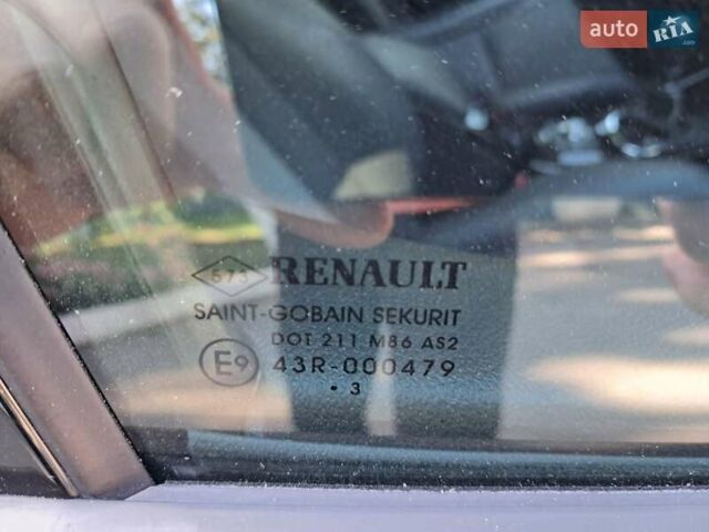 Серый Рено Меган, объемом двигателя 1.6 л и пробегом 225 тыс. км за 8750 $, фото 29 на Automoto.ua