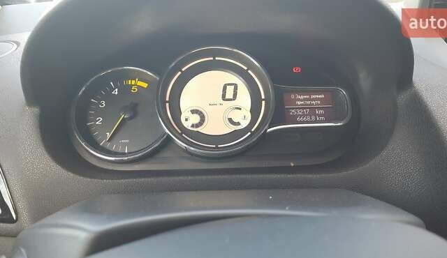 Серый Рено Меган, объемом двигателя 1.5 л и пробегом 255 тыс. км за 5500 $, фото 2 на Automoto.ua