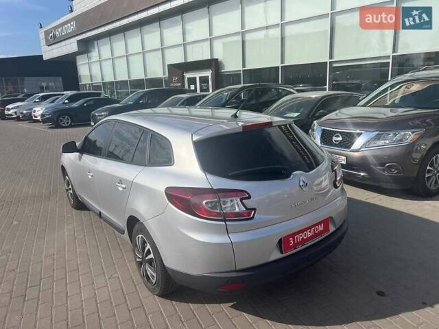 Серый Рено Меган, объемом двигателя 2 л и пробегом 243 тыс. км за 7200 $, фото 3 на Automoto.ua