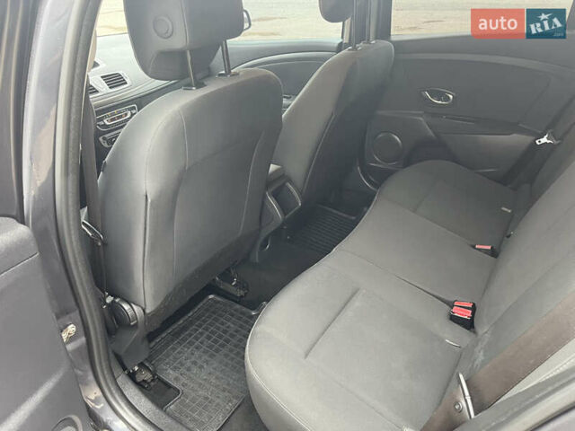 Серый Рено Меган, объемом двигателя 1.46 л и пробегом 190 тыс. км за 8500 $, фото 5 на Automoto.ua