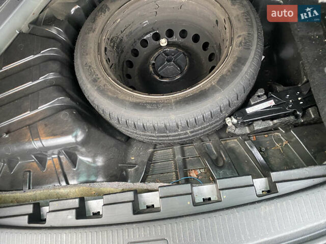 Серый Рено Меган, объемом двигателя 1.5 л и пробегом 222 тыс. км за 7750 $, фото 22 на Automoto.ua