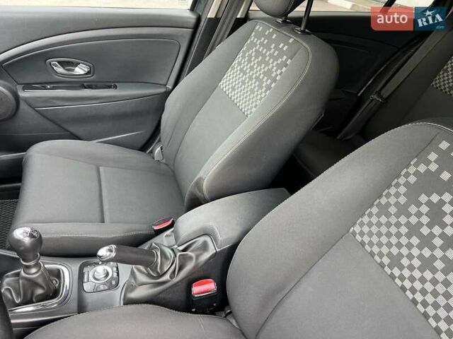 Серый Рено Меган, объемом двигателя 1.5 л и пробегом 270 тыс. км за 7500 $, фото 17 на Automoto.ua