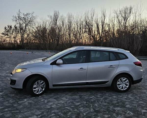 Серый Рено Меган, объемом двигателя 1.5 л и пробегом 252 тыс. км за 7549 $, фото 2 на Automoto.ua