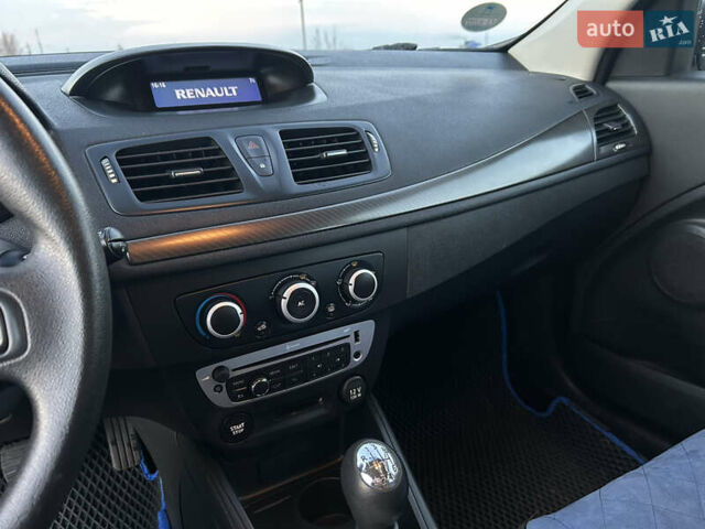Серый Рено Меган, объемом двигателя 1.46 л и пробегом 250 тыс. км за 7500 $, фото 22 на Automoto.ua