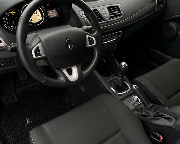 Серый Рено Меган, объемом двигателя 1.5 л и пробегом 262 тыс. км за 7550 $, фото 12 на Automoto.ua