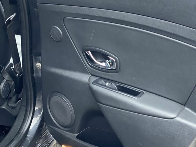 Серый Рено Меган, объемом двигателя 1.5 л и пробегом 251 тыс. км за 7500 $, фото 10 на Automoto.ua