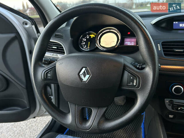 Серый Рено Меган, объемом двигателя 1.46 л и пробегом 250 тыс. км за 7200 $, фото 21 на Automoto.ua