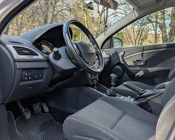 Серый Рено Меган, объемом двигателя 1.5 л и пробегом 242 тыс. км за 7950 $, фото 12 на Automoto.ua