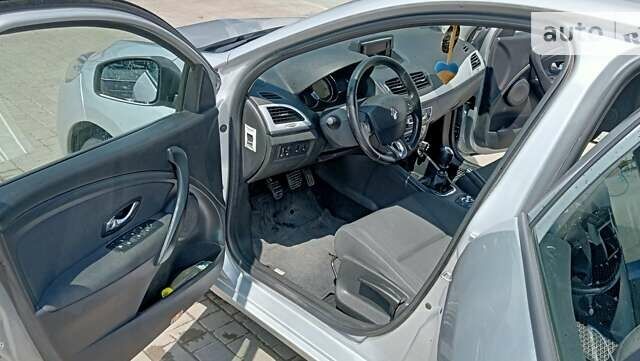 Сірий Рено Меган, об'ємом двигуна 1.46 л та пробігом 365 тис. км за 8300 $, фото 19 на Automoto.ua