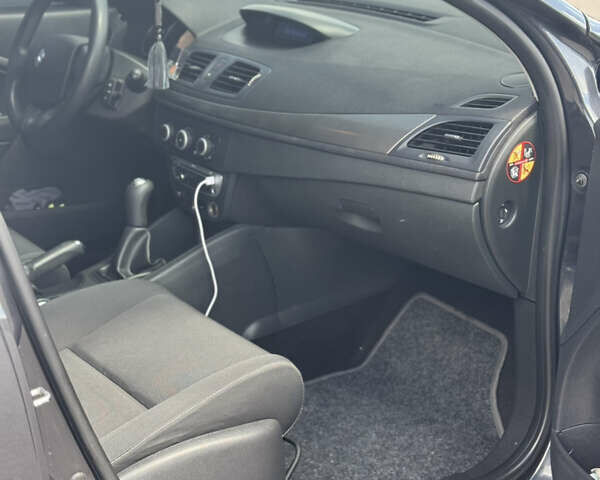 Сірий Рено Меган, об'ємом двигуна 1.6 л та пробігом 170 тис. км за 8300 $, фото 11 на Automoto.ua