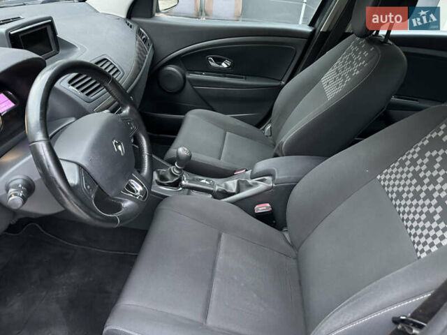Серый Рено Меган, объемом двигателя 1.46 л и пробегом 285 тыс. км за 7400 $, фото 16 на Automoto.ua