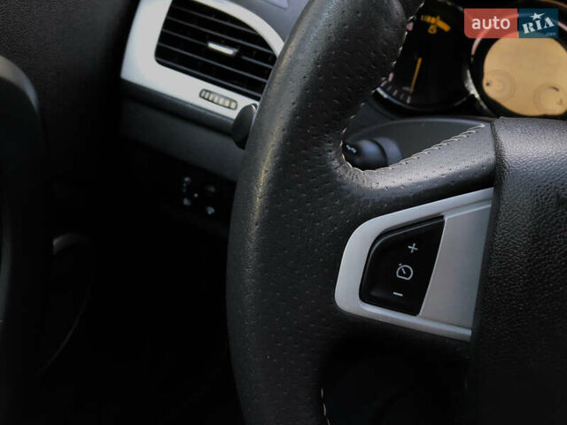 Серый Рено Меган, объемом двигателя 1.5 л и пробегом 256 тыс. км за 8350 $, фото 79 на Automoto.ua