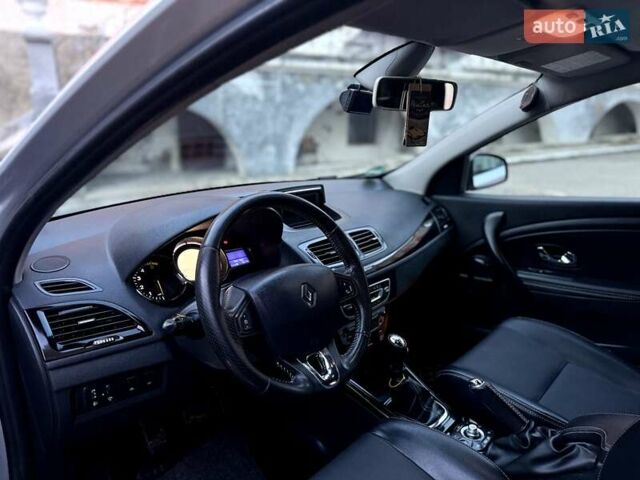 Сірий Рено Меган, об'ємом двигуна 1.6 л та пробігом 230 тис. км за 7700 $, фото 95 на Automoto.ua