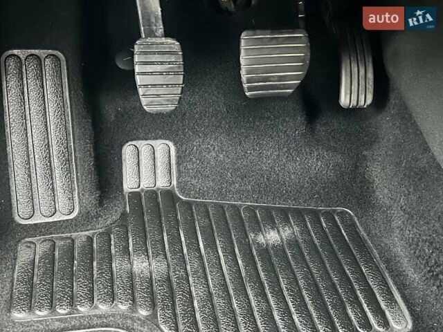 Серый Рено Меган, объемом двигателя 1.46 л и пробегом 230 тыс. км за 7470 $, фото 52 на Automoto.ua