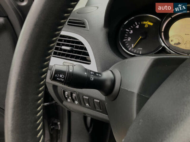 Серый Рено Меган, объемом двигателя 1.5 л и пробегом 256 тыс. км за 8350 $, фото 62 на Automoto.ua
