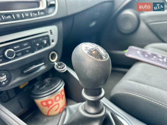 Сірий Рено Меган, об'ємом двигуна 1.5 л та пробігом 255 тис. км за 7700 $, фото 20 на Automoto.ua