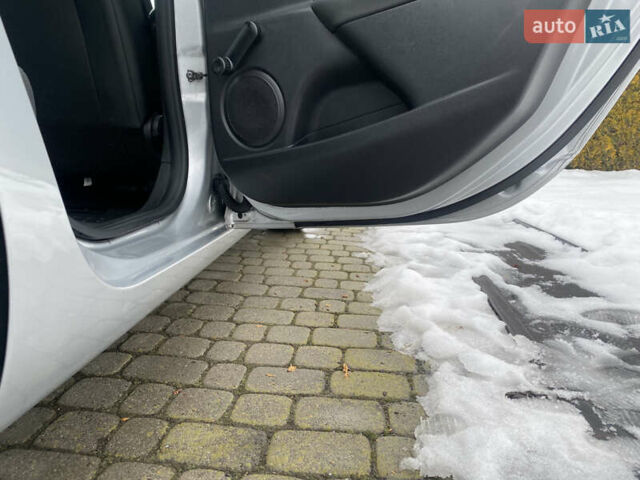 Сірий Рено Меган, об'ємом двигуна 1.2 л та пробігом 171 тис. км за 6600 $, фото 30 на Automoto.ua
