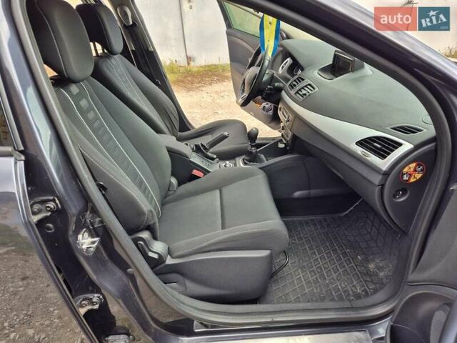 Серый Рено Меган, объемом двигателя 1.5 л и пробегом 302 тыс. км за 7150 $, фото 25 на Automoto.ua