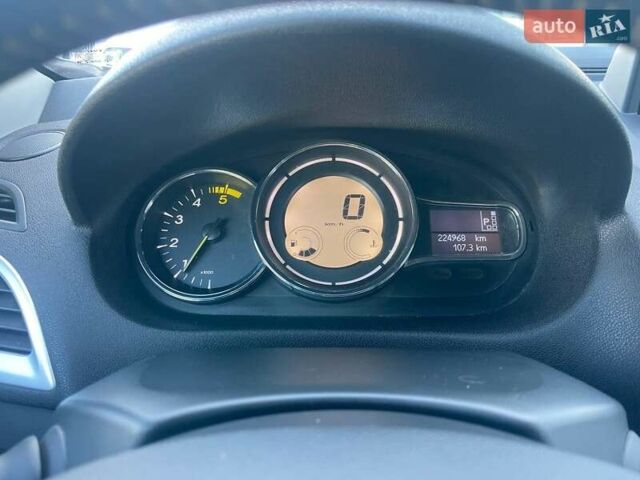 Серый Рено Меган, объемом двигателя 1.46 л и пробегом 225 тыс. км за 8990 $, фото 19 на Automoto.ua