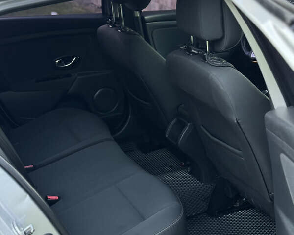 Рено Меган 2013 у Львові на Automoto.ua Сірий Рено Меган, об'ємом двигуна 1.46 л та пробігом 228 тис. км за 9200 $, фото 31 на Automoto.ua