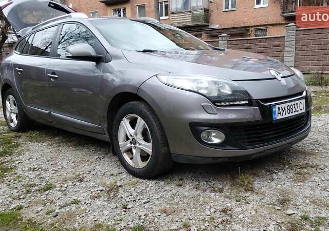 Серый Рено Меган, объемом двигателя 1.5 л и пробегом 250 тыс. км за 8100 $, фото 2 на Automoto.ua